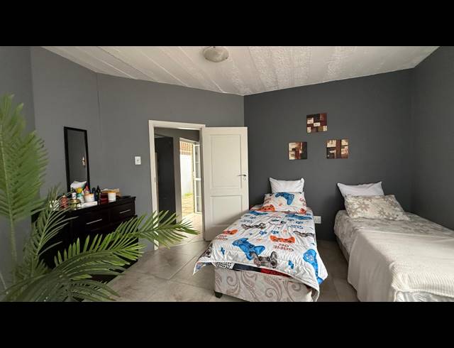 3 BEDROOM APARTMENT TO LET IN ESSENWOOD